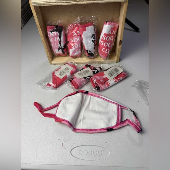 X8 New Anti Social Social Club Logo Face
Mask Pink Camo (ASSP110) One Size - Picture 2 of 5